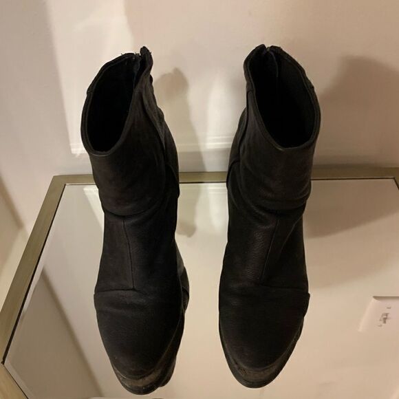 Rag & Bone New York Black Leather Bootie Size 7! In good condition - Picture 1 of 4
